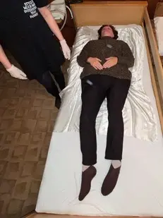 Manipuláciu s pacientom vykonávame vždy v ochranných rukaviciach
