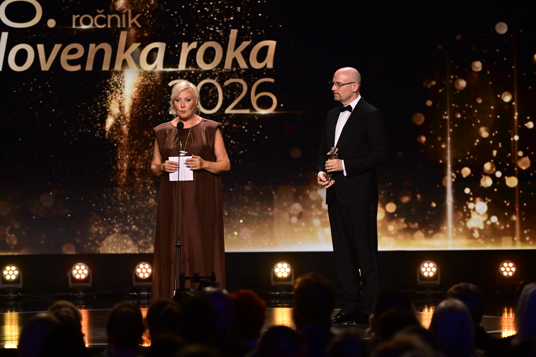 Mgr. Daniel Ornyi, MBA počas odovzdávania ceny na galavečere Slovenka roka 2026